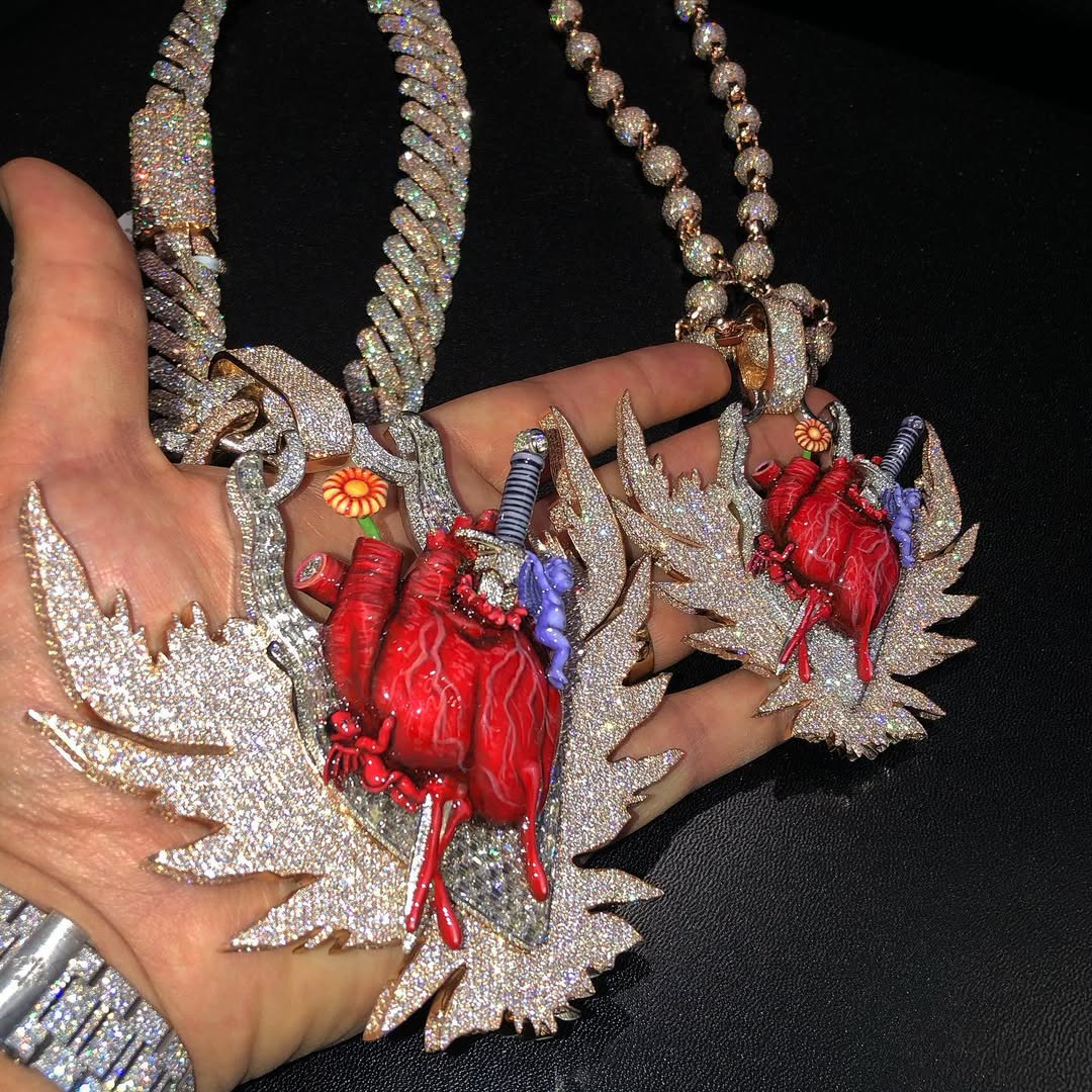 Anuel AA " rompe corazones " pendant
