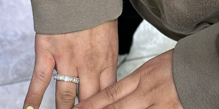 google review saying " Got the best Jewelry. My engagement and wedding band. Amazing service, best prices on the block! Highly recommend! "