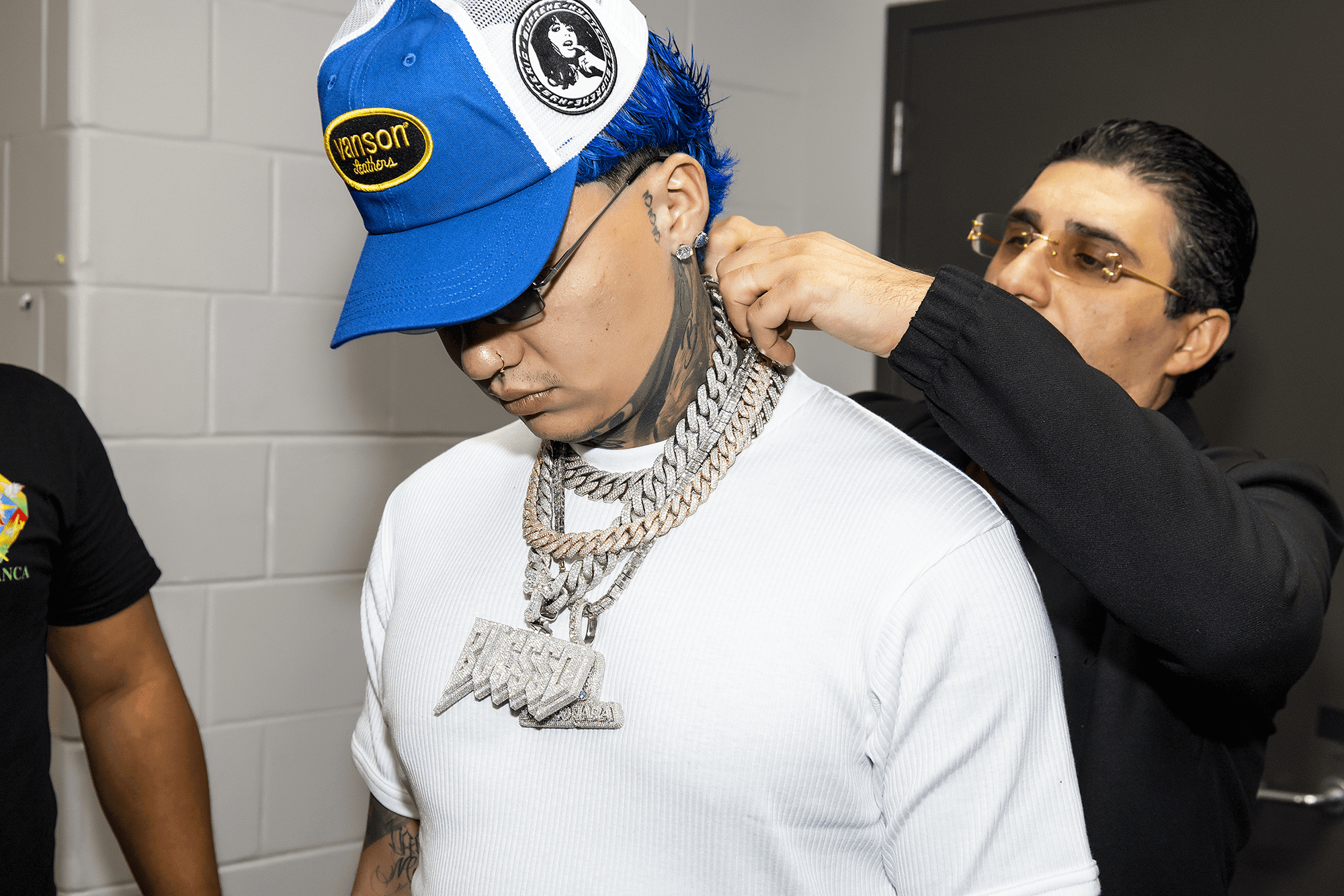 Blessd with El Russo & Co backstage before latest performance