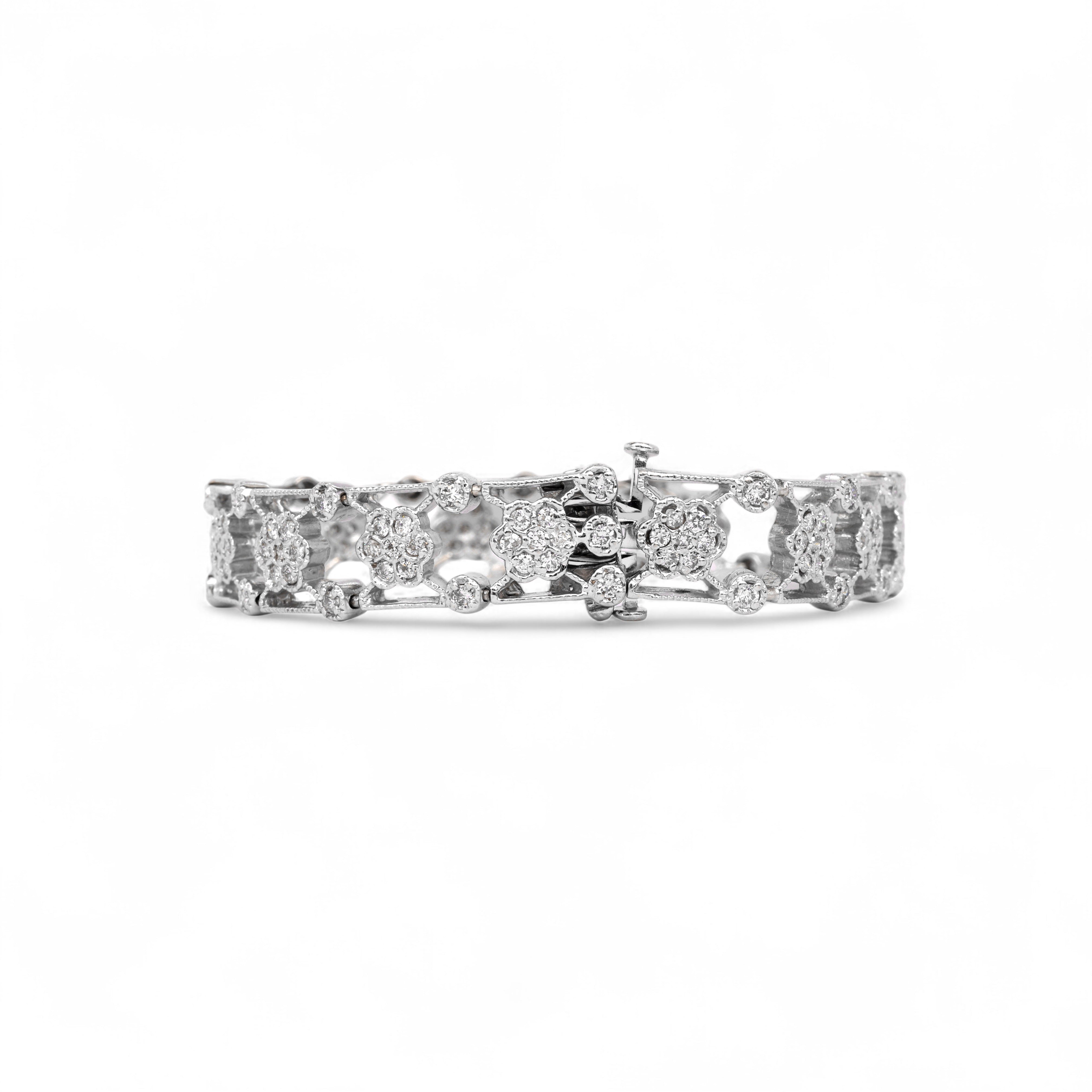 Pulsera de oro blanco de 14 quilates con diamantes naturales engastados en garras con diseño floral de 6,00 quilates