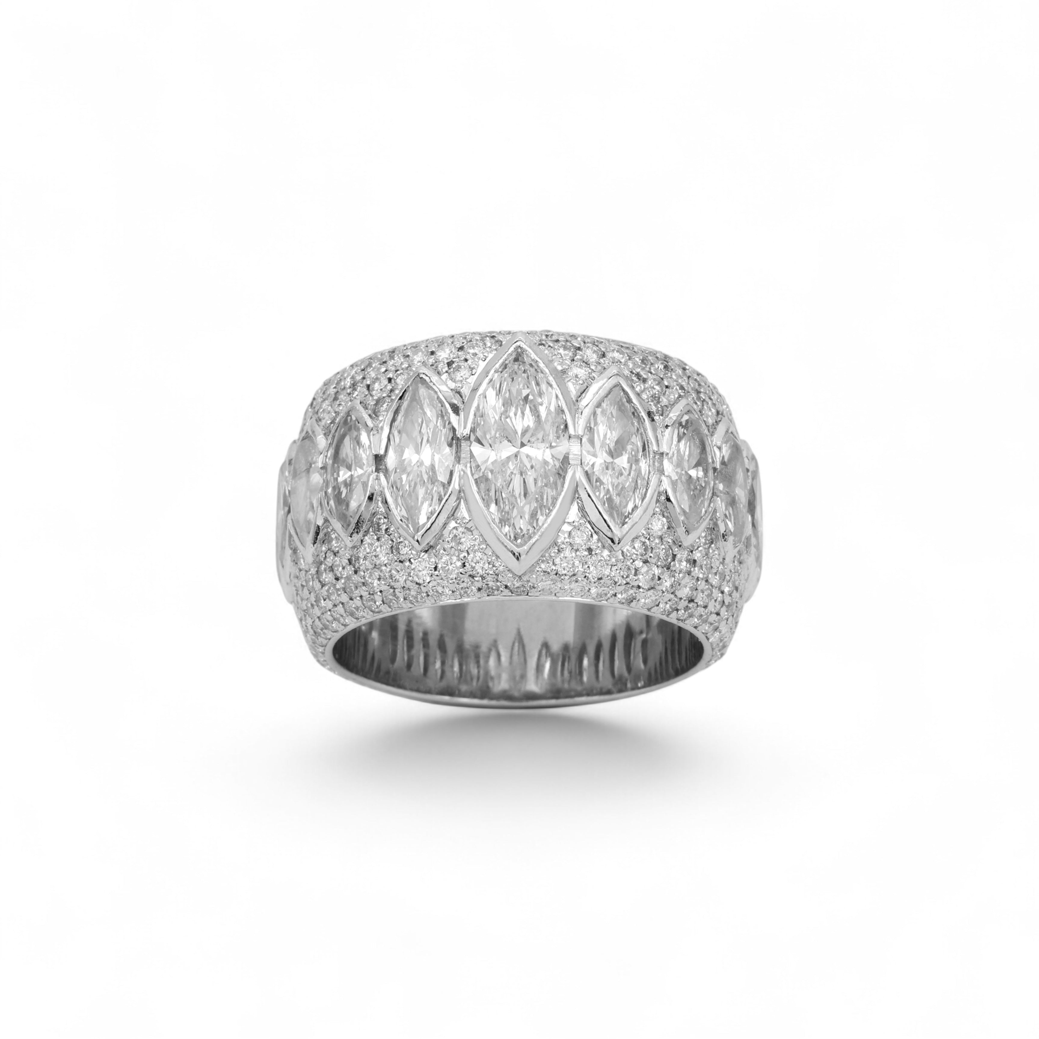 Anillo de oro blanco de 14 quilates con diamantes graduados de eternidad de 9,90 quilates