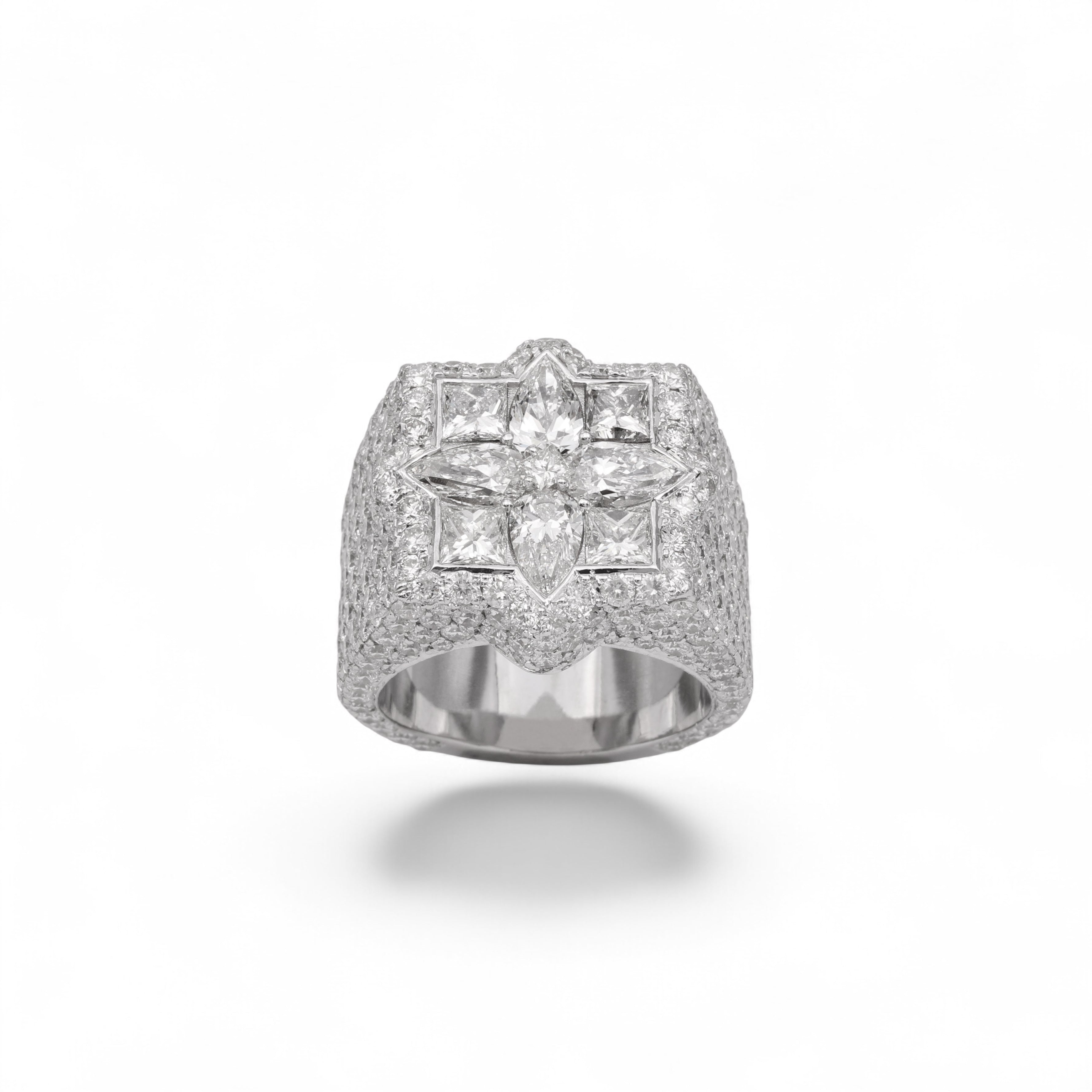 Anillo de oro blanco de 14 quilates con diamantes naturales de 13,41 quilates en múltiples formas