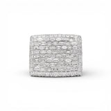 Anillo con racimo de diamantes engastados de 15,00 quilates en oro blanco de 14 quilates