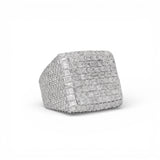 Anillo con racimo de diamantes engastados de 15,00 quilates en oro blanco de 14 quilates