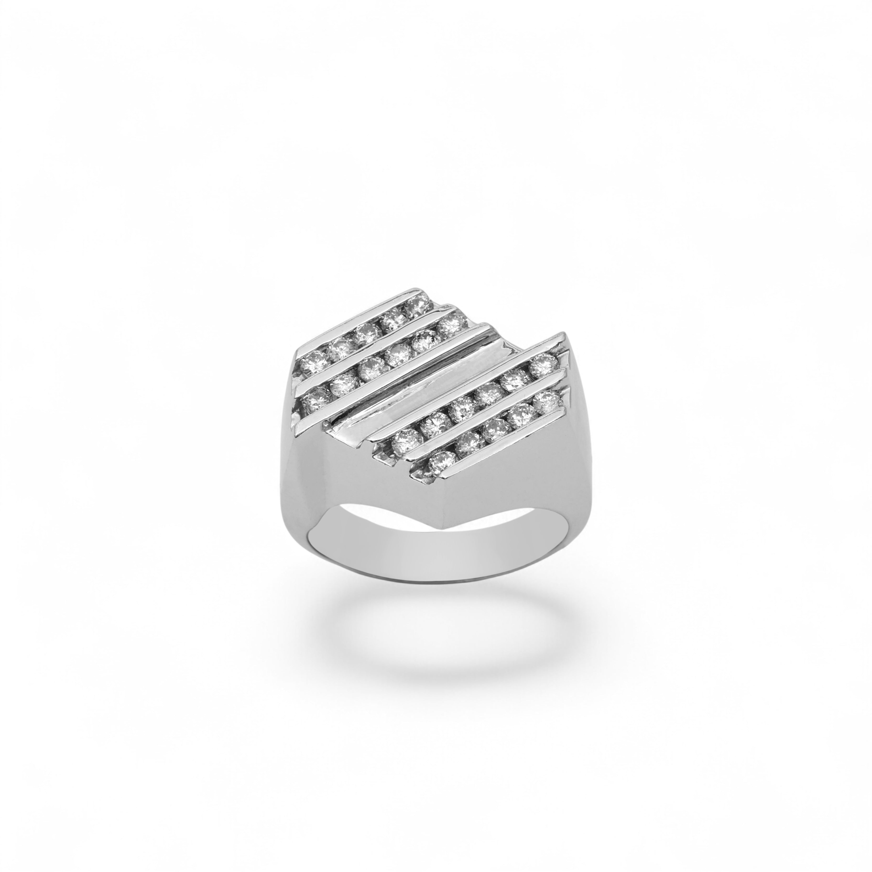 Anillo de oro blanco de 14 quilates con diamantes naturales de 1,00 quilates en engaste de canal diagonal escalonado
